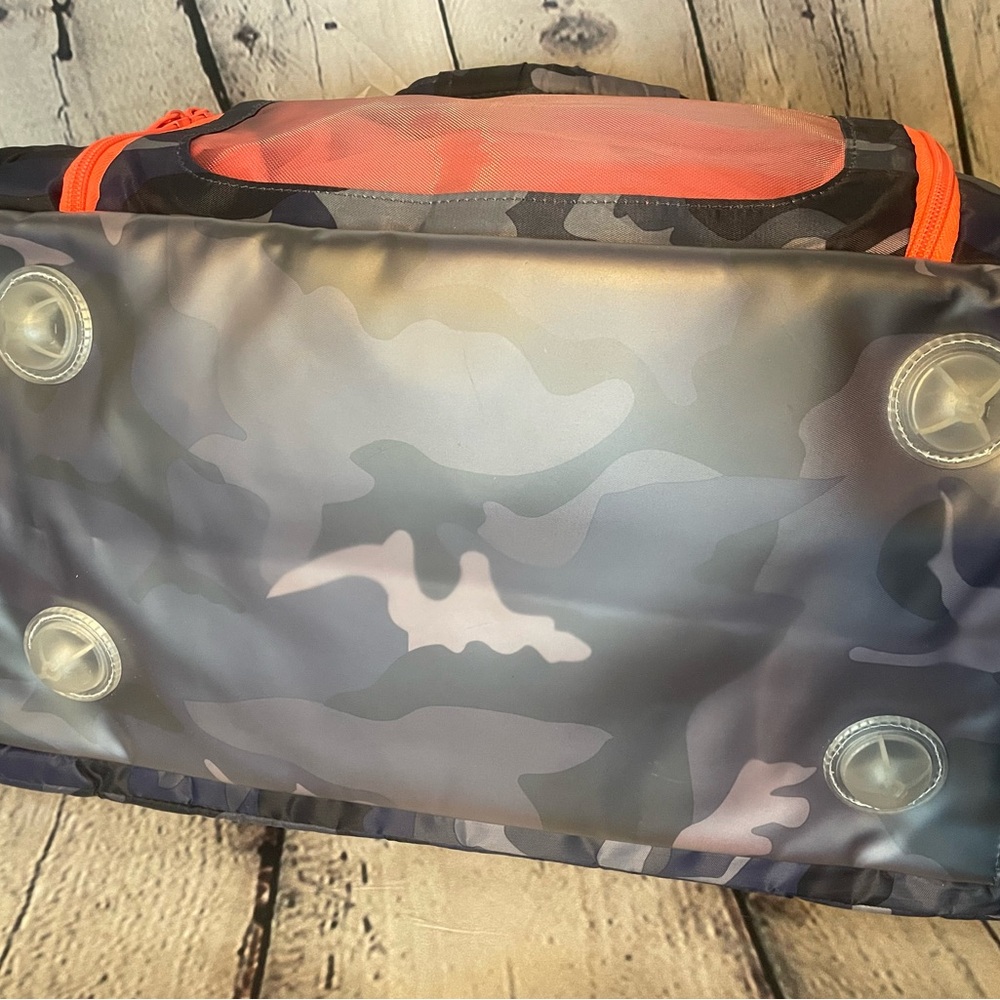 Lug Propeller East West Duffel Bag. - Picture 3 of 4